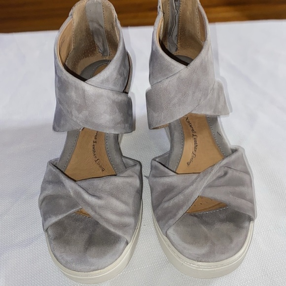 Sofft Gray Wedge Leather Suede Wo size 7 Back ankle zipper criss cross straps - Picture 4 of 12